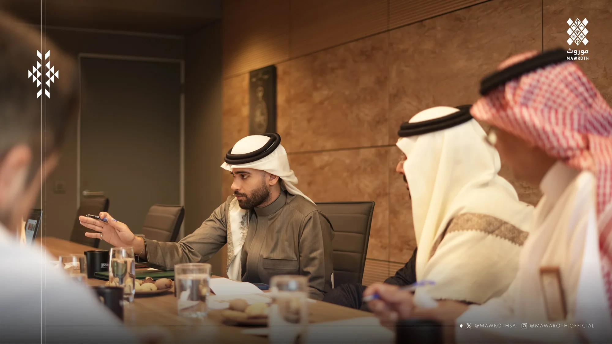Delegates in discussion around the boardroom table during the Mawroth–Nodeflam AI and VR collaboration talks